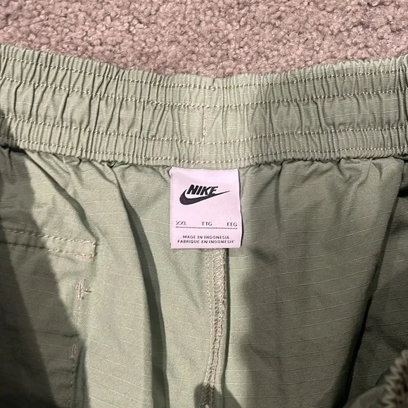 Nike Cargo Pants - Picture 3 of 7